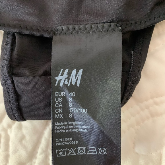 Bikini - Picture 4 of 4